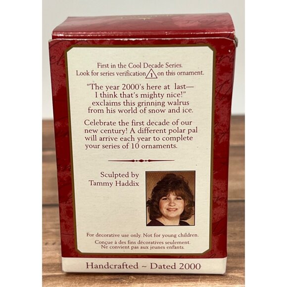 2000 HALLMARK KEEPSAKE ORNAMENT QX6764 COOL DECADE WALRUS BY TAMMY HADDIX - Picture 3 of 8